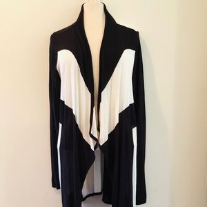 NWT INC Black and White Cardigan Wrap Size XL